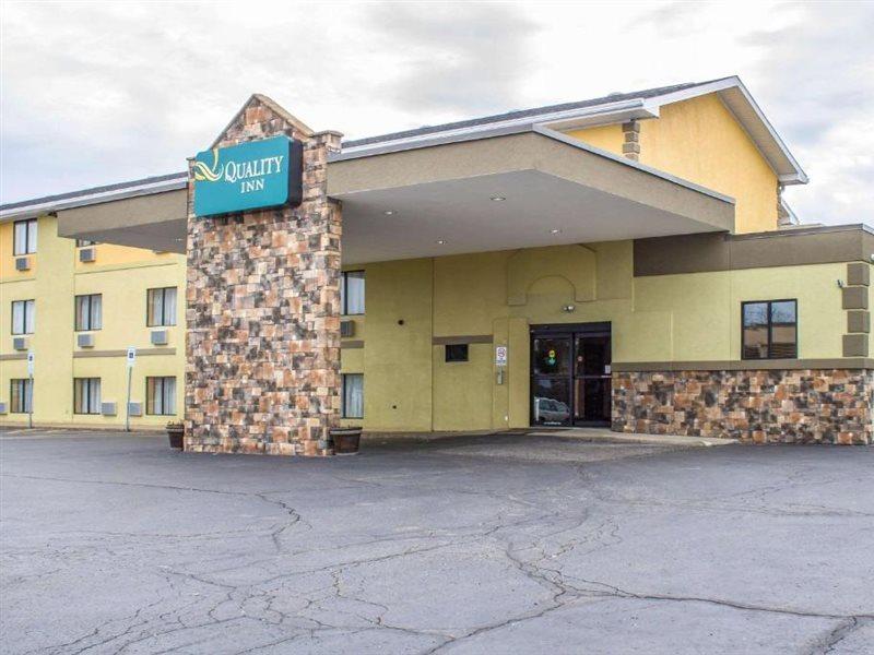 Quality Inn Hall Of Fame Canton Exterior foto