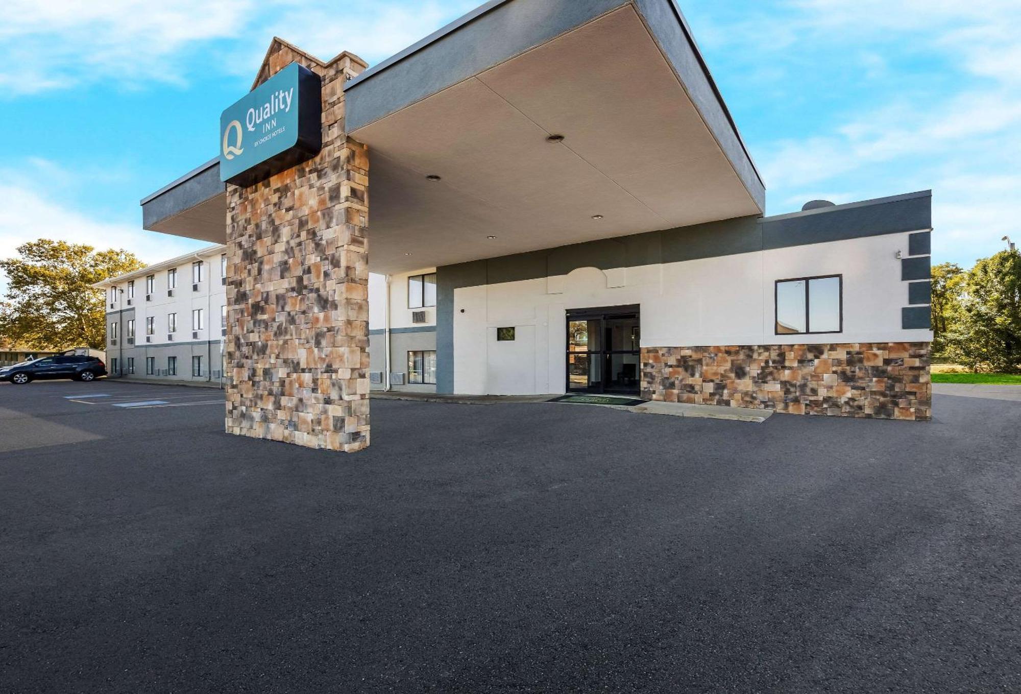 Quality Inn Hall Of Fame Canton Exterior foto