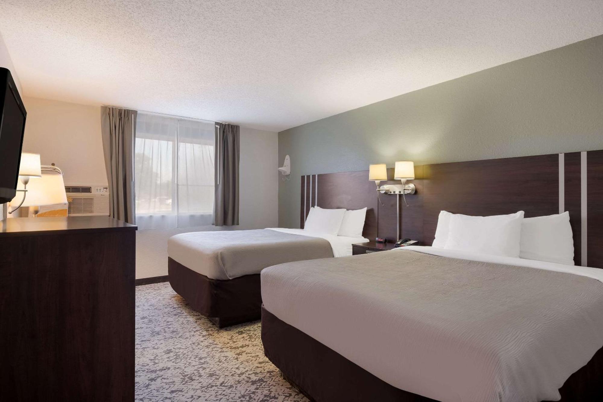 Quality Inn Hall Of Fame Canton Exterior foto