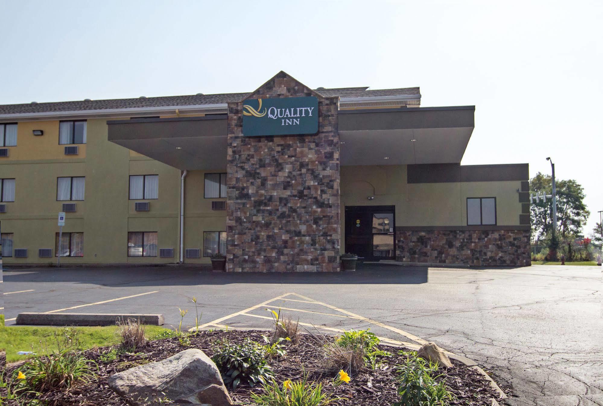 Quality Inn Hall Of Fame Canton Exterior foto